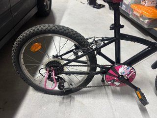 Bicicleta niña 20 con cesta y pata de cabra.