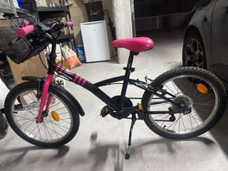 Bicicleta niña 20 con cesta y pata de cabra.