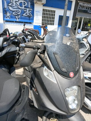 Maxi Scooter Negra y Gris