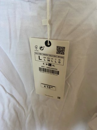 Camiseta Zara blanca con flores verdes