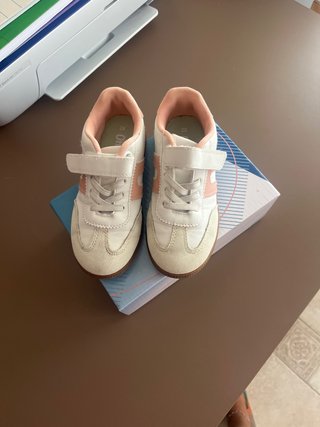 Deportivas niña talla 28