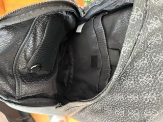 Mochila Guess Negra y Gris Estampada