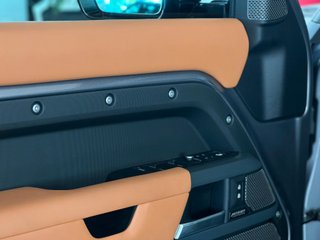Land Rover Defender 2022