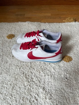 Zapatos Nike Cortez Blancos y Rojos