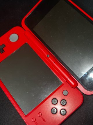 Nintendo 2DS XL Pokeball