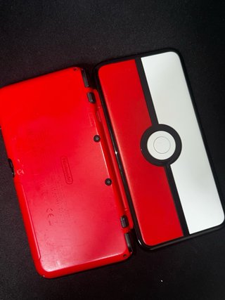 Nintendo 2DS XL Pokeball