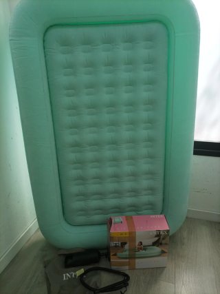 Colchón hinchable infantil Intex verde estrellas