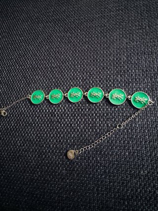 Pulsera Benetton esmaltada con logo