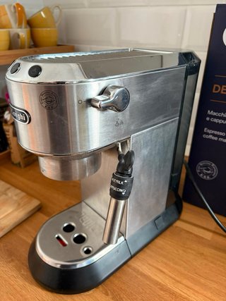 Cafetera DeLonghi Dedica Style + Caja