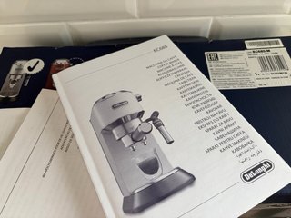 Cafetera DeLonghi Dedica Style + Caja
