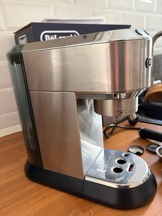Cafetera DeLonghi Dedica Style + Caja