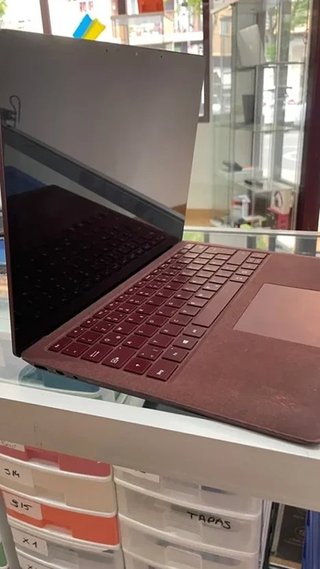 Microsoft Surface Laptop 256GB i5 8GB RAM