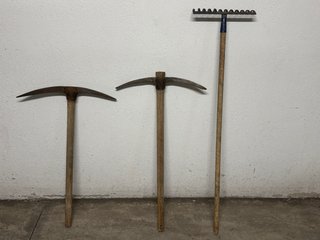Picos y rastrillo Bellota