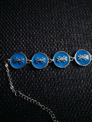 Pulsera Benetton azul con logo
