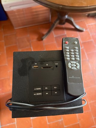 Torre de Sonido Negra y Roja