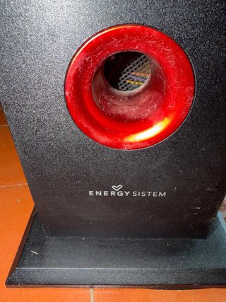 Torre de Sonido Negra y Roja