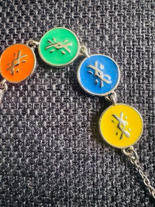 Pulsera Benetton esmaltada logo
