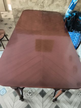 Mesa de comedor de madera