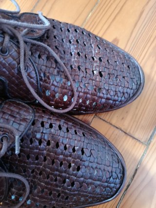 Scarpe eleganti in pelle intrecciata