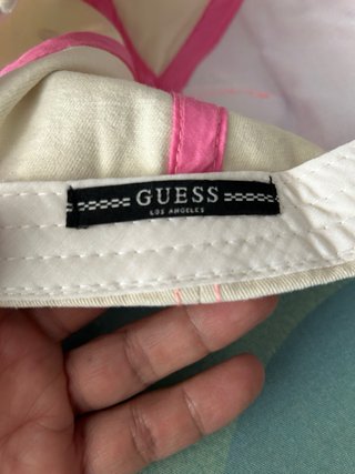 Gorra Guess Mujer Beige con Brillantes
