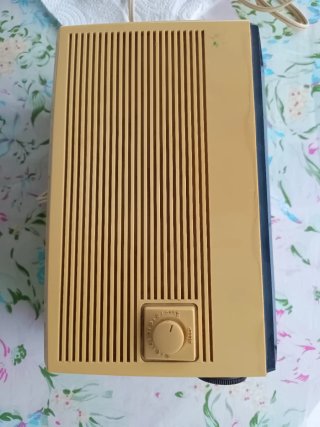 Radio despertador Vintage Sanyo RM 5021, de 1971