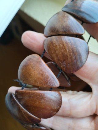 Pulseras estilo étnico:de madera y otra nacararada