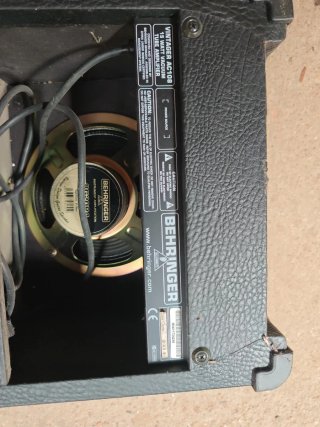 Amplificador Behringer 4010R