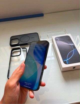 iPhone 16 Pro Nero/Grigio