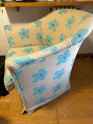 Sofá con estampado floral