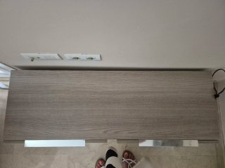 Mueble TV bajo elegante beige y gris