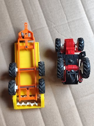 Tractor de juguete y remolque