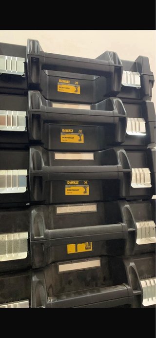 Maletín DeWalt 20€ tengo 10( precio x unidad)