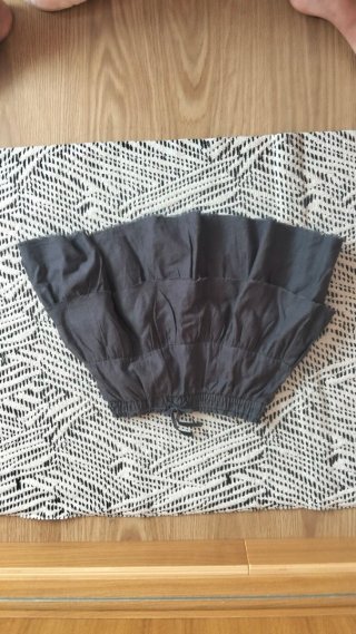 Falda Zara talla 11-12 gris oscuro con lazito.