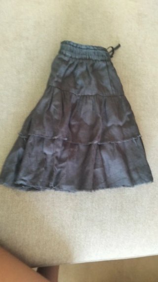 Falda Zara talla 11-12 gris oscuro con lazito.
