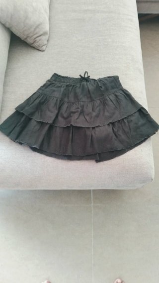 Falda Zara talla 11-12 gris oscuro con lazito.