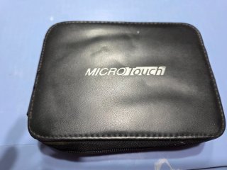 Estuche negro de piel