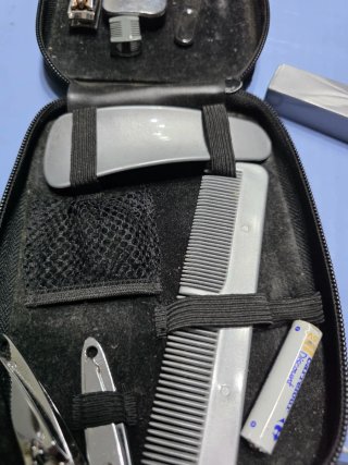 Estuche negro de piel