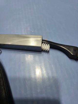 Estuche negro de piel