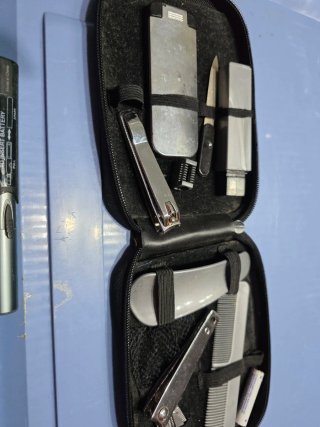 Estuche negro de piel