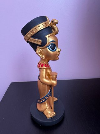 Estátua egípcia Nefertiti Dourada