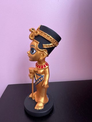 Estátua egípcia Nefertiti Dourada