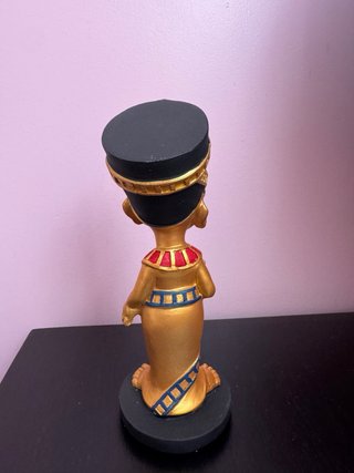 Estátua egípcia Nefertiti Dourada