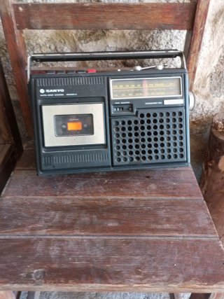 Radio Cassette Sanyo Negra