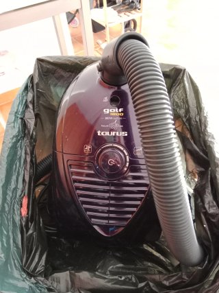 Aspiradora Taurus Golf 1800W