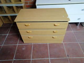 Cajonera de madera color beige
