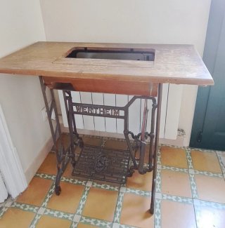 Máquina de coser Wertheim. Funciona.