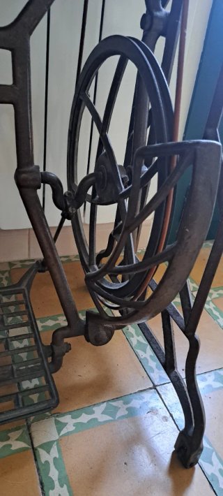 Máquina de coser Wertheim. Funciona.