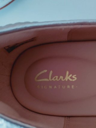 Zapatos planos Clarks plateados con lazo
