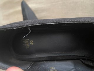 Tacones negros ante Talla 40
