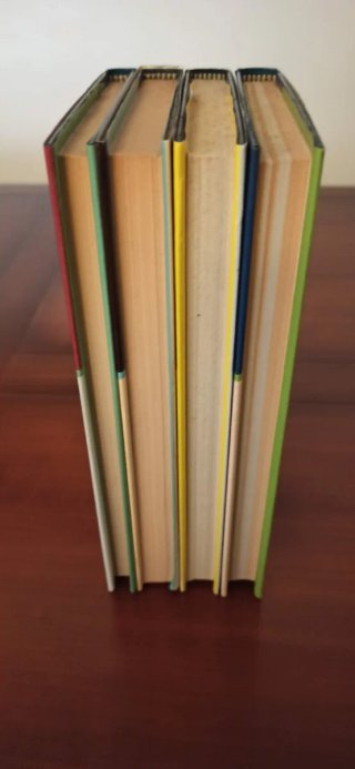 4 libros de literatura. Tapa dura